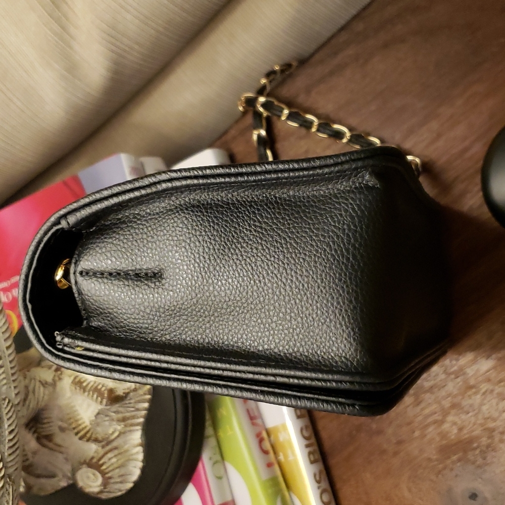 Quilted Messenger Flap Bag Medium - Picture 8 of 11